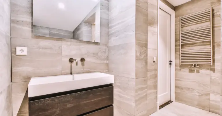 Serveis i construccio Alicatado y renovacion de azulejos de bano